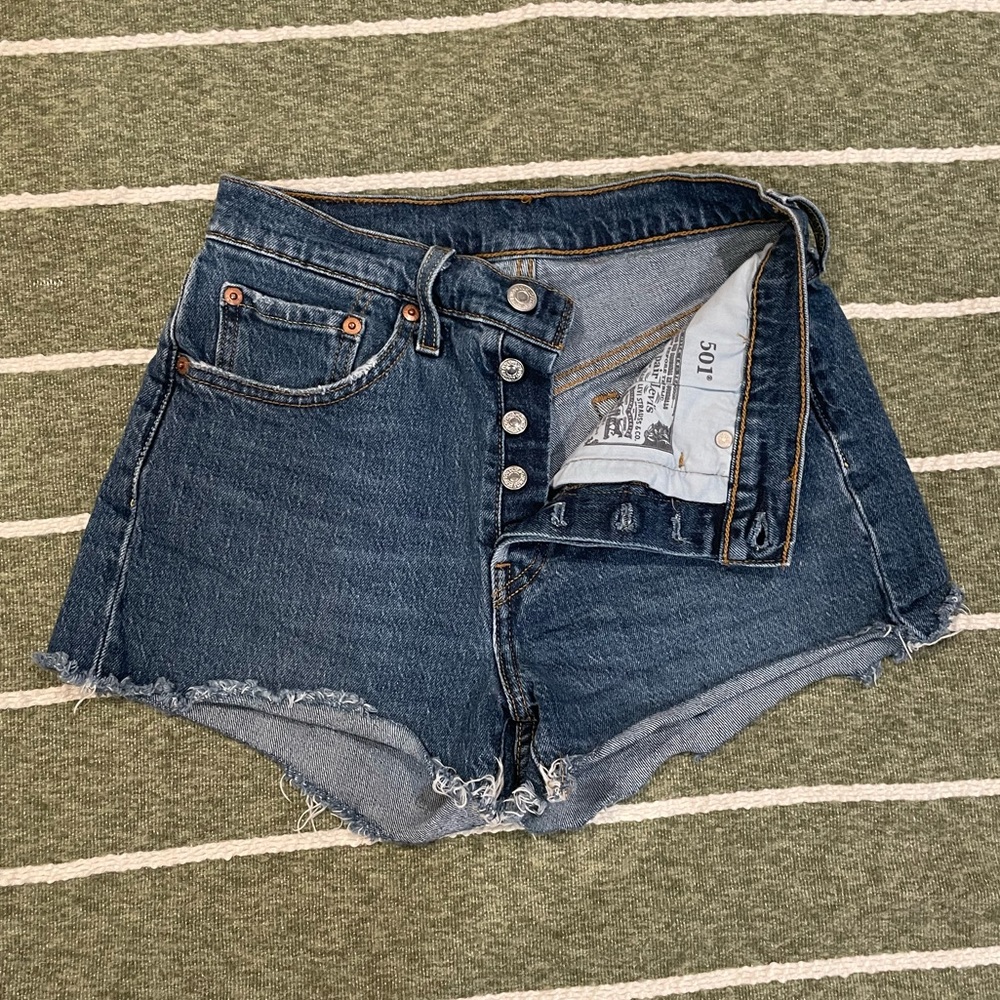 Levi’s 501 Denim Shorts 🌺